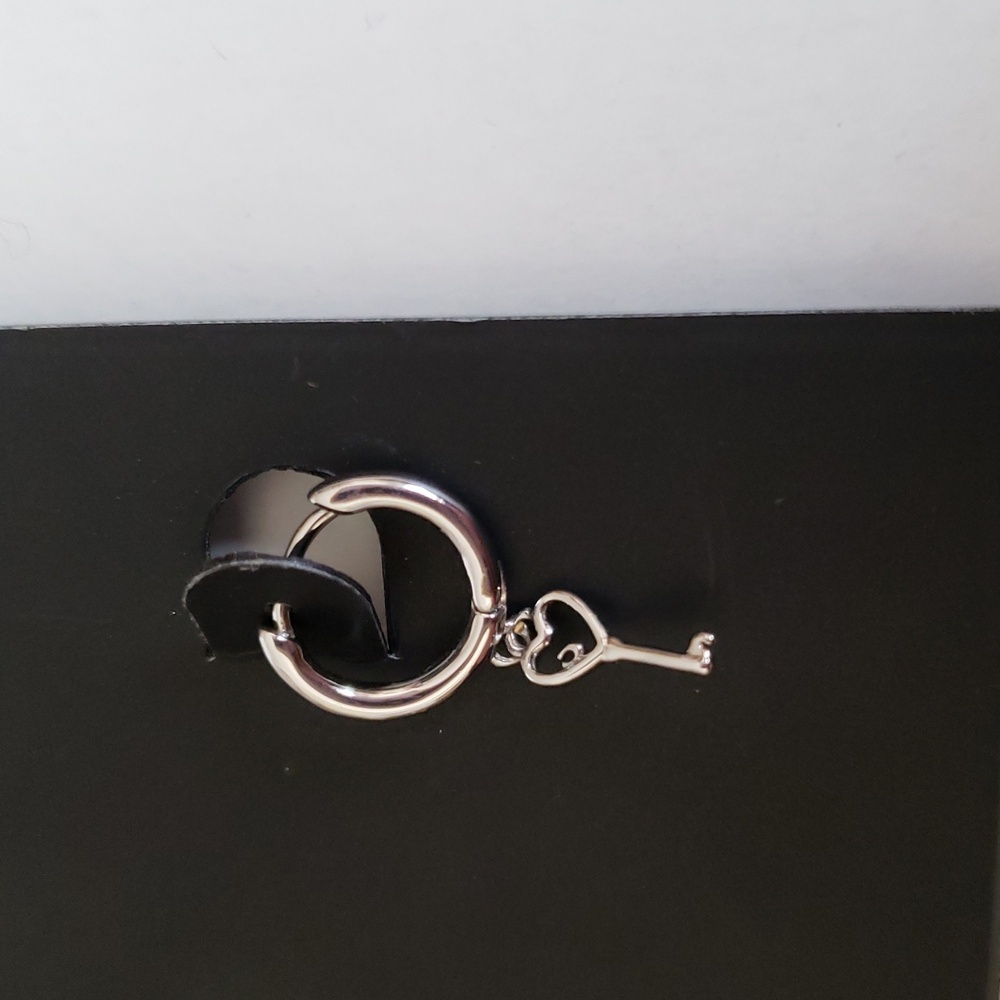 COACH REXY AND KEY EARRINGS - Picture 4 of 9